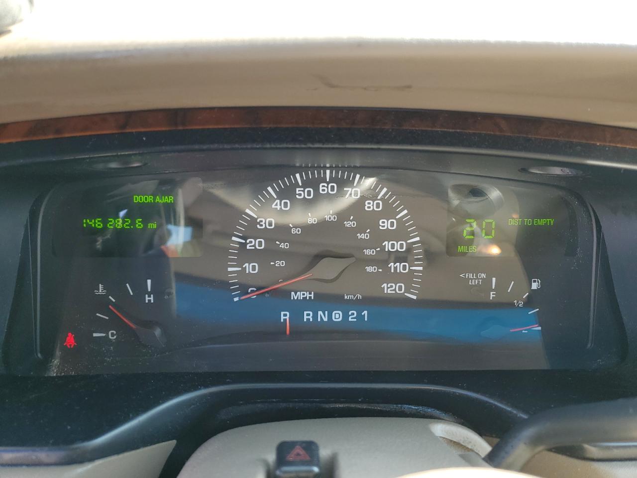 2000 Lincoln Town Car Executive VIN: 1LNHM81W6YY843783 Lot: 86173315