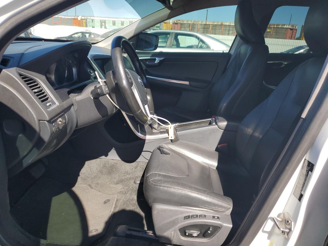 2016 Volvo Xc60 T5 Premier VIN: YV440MDK2G2779014 Lot: 82589895