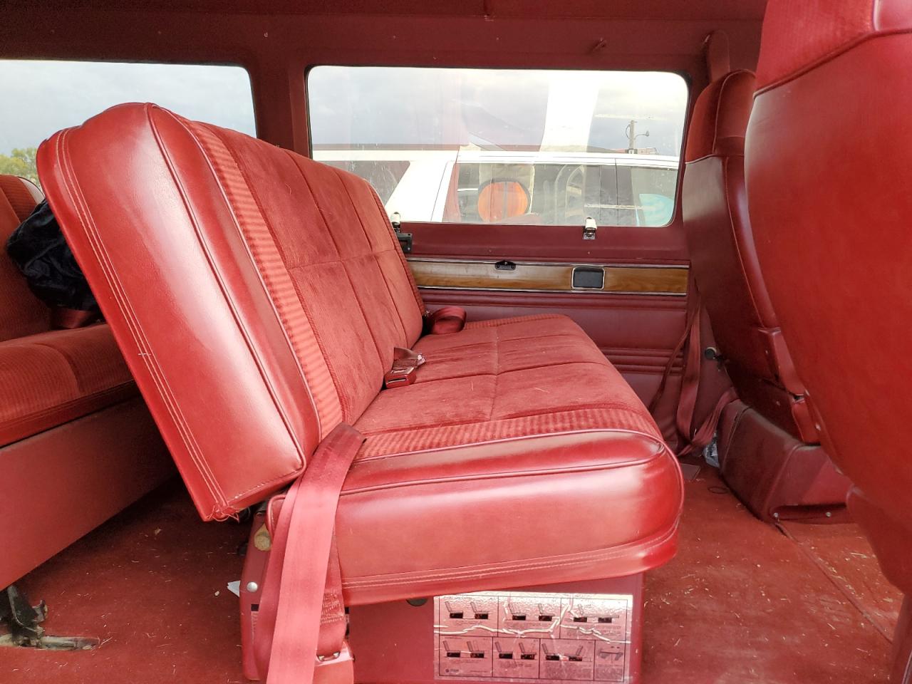 1988 Dodge Ram Wagon B250 VIN: 2B4HB21Y7JK174951 Lot: 85165405