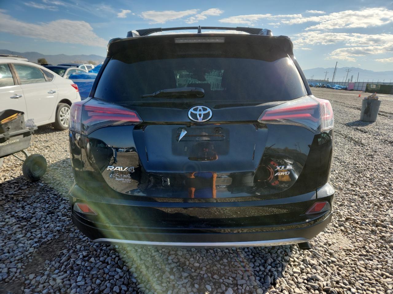 2017 Toyota Rav4 Xle VIN: 2T3RFREV9HW634932 Lot: 81944945