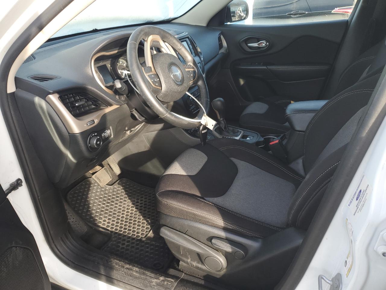 2014 Jeep Cherokee Latitude VIN: 1C4PJMCS3EW220947 Lot: 82198075