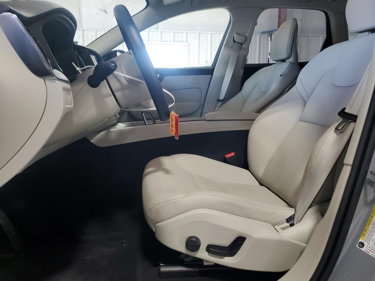 2025 Volvo Xc60 Plus VIN: YV4M12RC3S1215115 Lot: 85139345