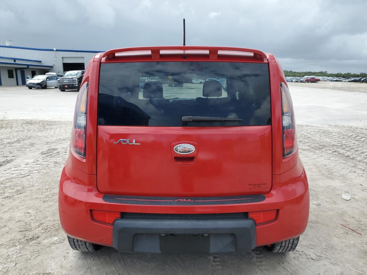 2010 Kia Soul + VIN: KNDJT2A24A7095128 Lot: 84891595