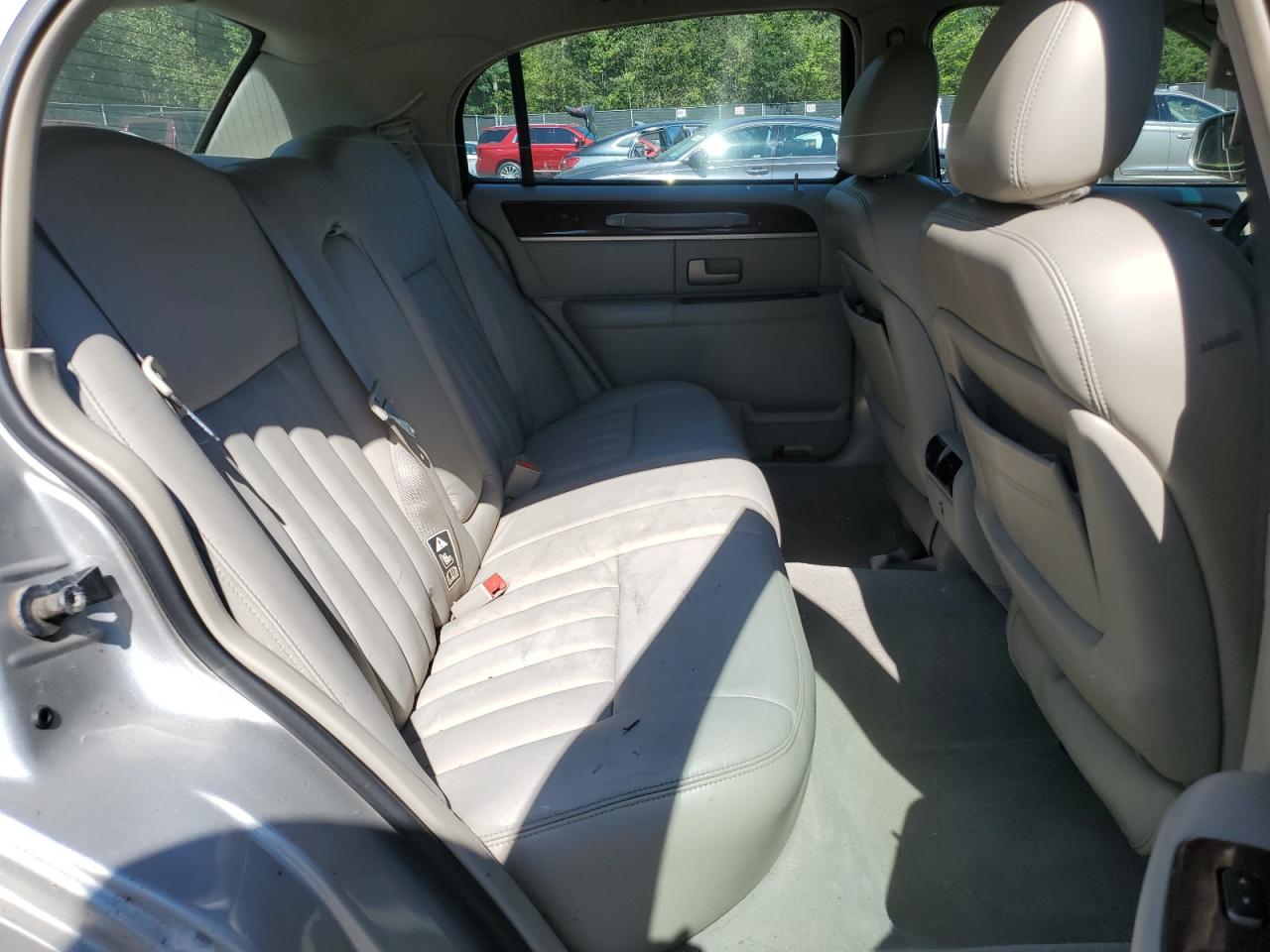 2003 Lincoln Town Car Signature VIN: 1LNHM82W73Y610468 Lot: 84739965