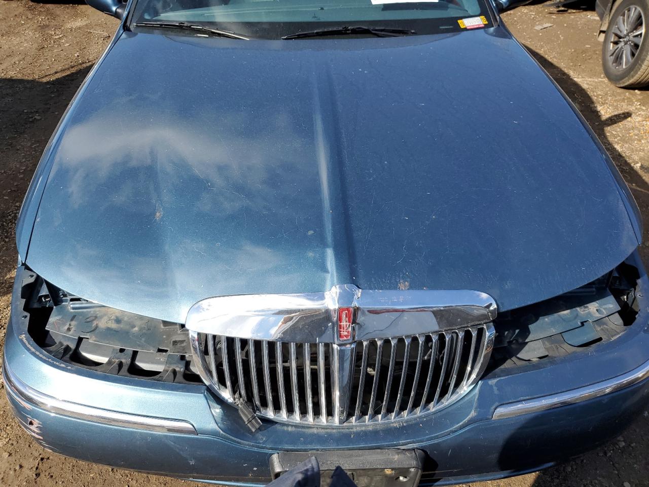 2001 Lincoln Town Car Signature VIN: 1LNHM82W11Y707761 Lot: 89661485