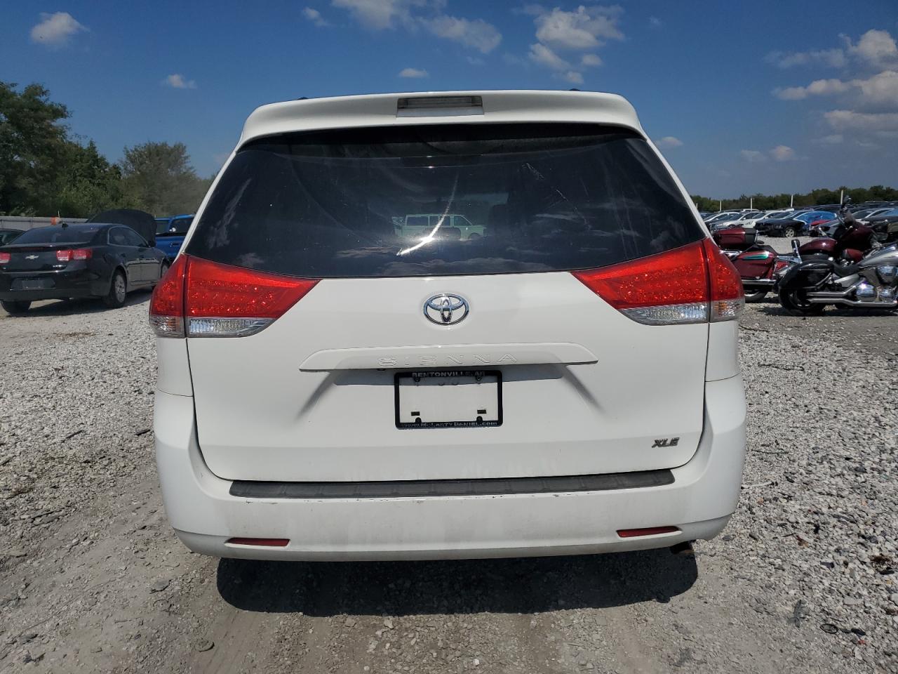 2012 Toyota Sienna Xle VIN: 5TDYK3DC9CS220211 Lot: 84572105