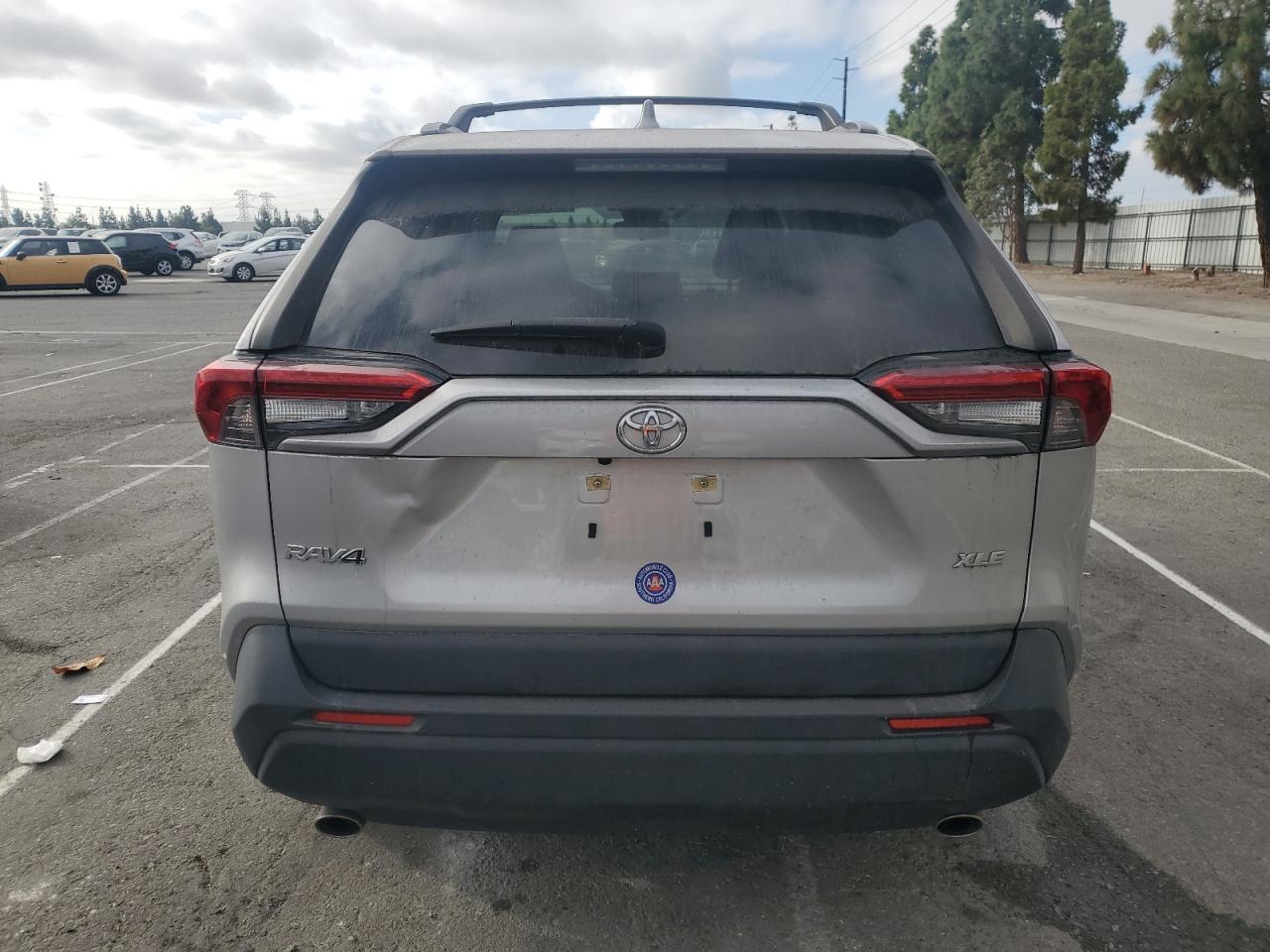 2019 Toyota Rav4 Xle VIN: JTMW1RFV4KJ002801 Lot: 84252635