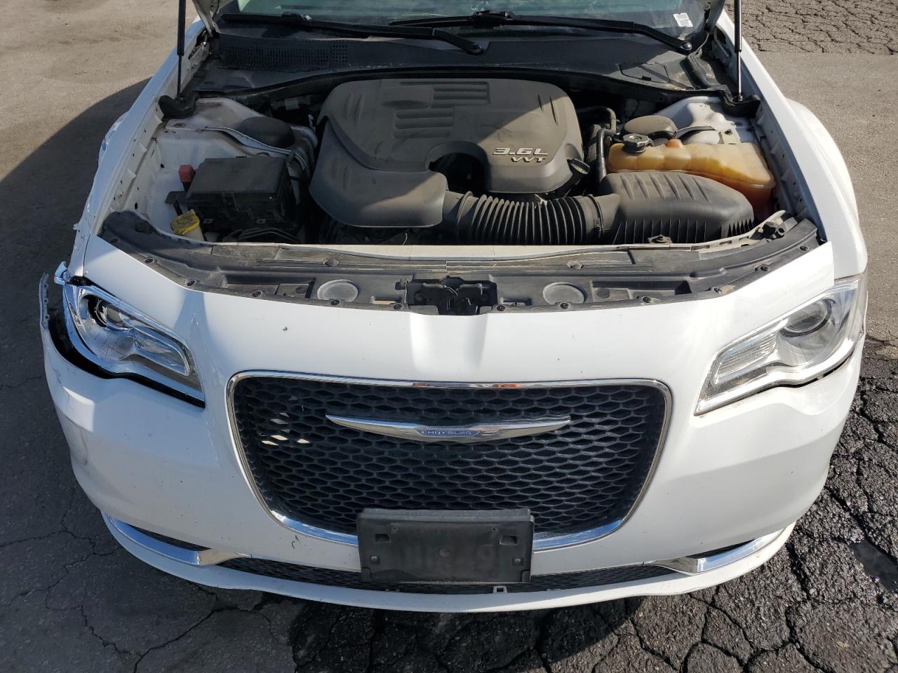 2015 Chrysler 300 Limited VIN: 2C3CCAAG2FH931372 Lot: 89565575