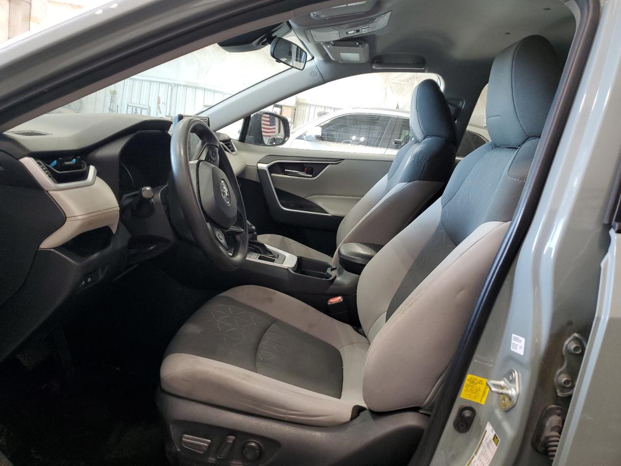 2020 Toyota Rav4 Xle VIN: 2T3P1RFV2LW111698 Lot: 82332565