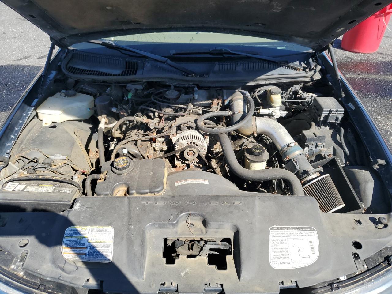 2000 Lincoln Town Car Signature VIN: 1LNHM82W2YY815736 Lot: 85776685