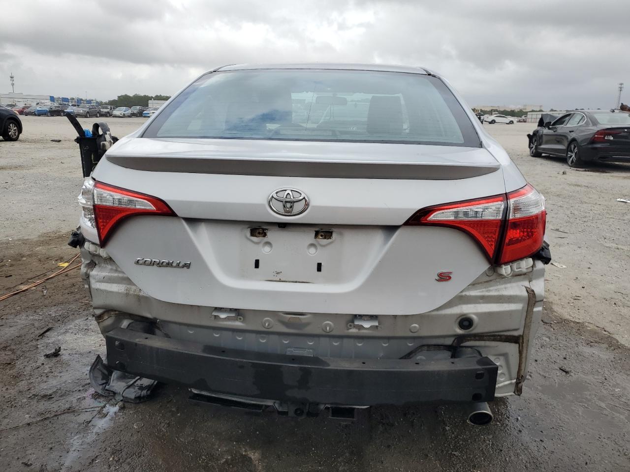 2015 Toyota Corolla L VIN: 5YFBURHE4FP256979 Lot: 86133885