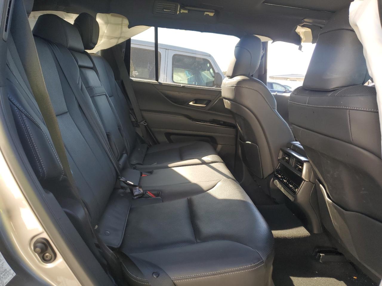 2024 Lexus Lx 600 Base VIN: JTJGB7CX4R4039915 Lot: 90501635