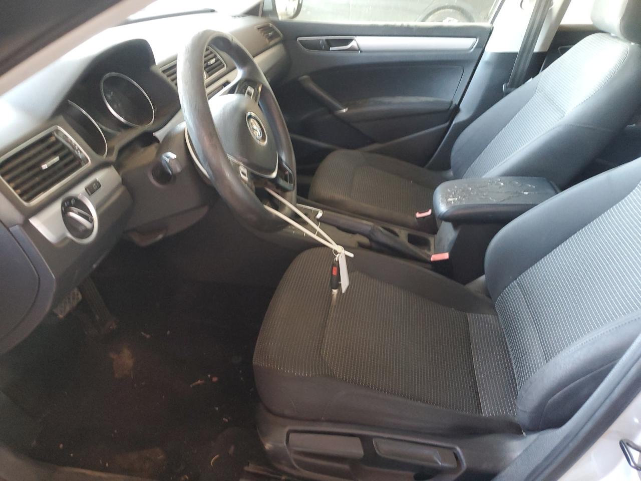 2017 Volkswagen Passat S VIN: 1VWAT7A36HC033198 Lot: 81960225