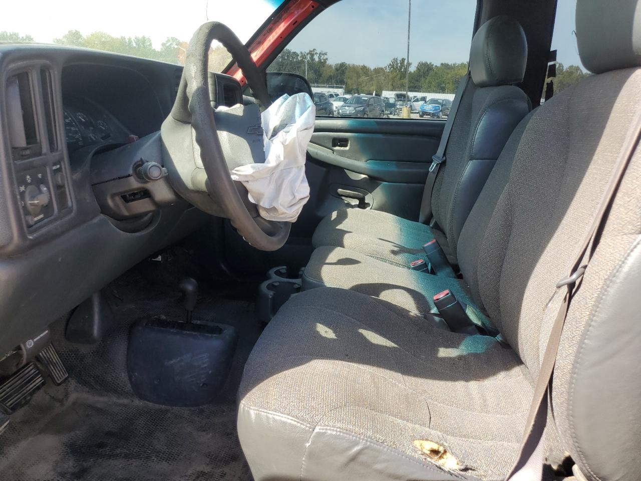 2001 Chevrolet Silverado K1500 VIN: 1GCEK14V21E266281 Lot: 84610505