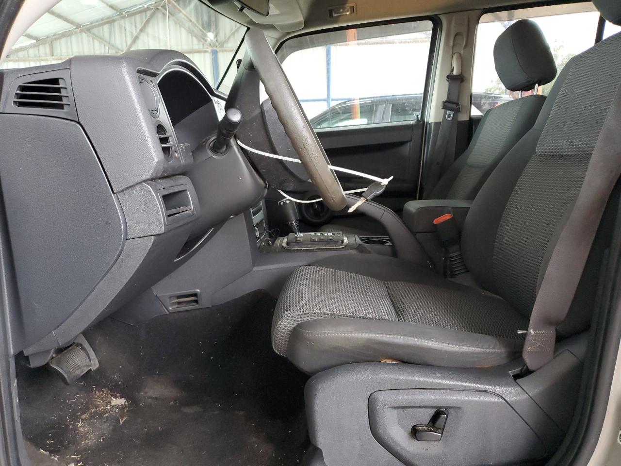 2008 Jeep Commander Sport VIN: 1J8HG48K98C129806 Lot: 82295765