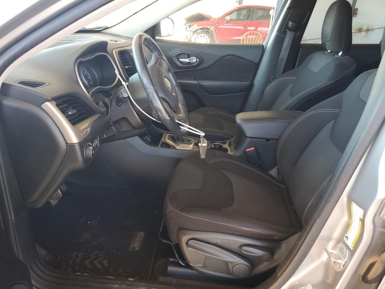 2015 Jeep Cherokee Latitude VIN: 1C4PJLCB2FW694397 Lot: 82248225