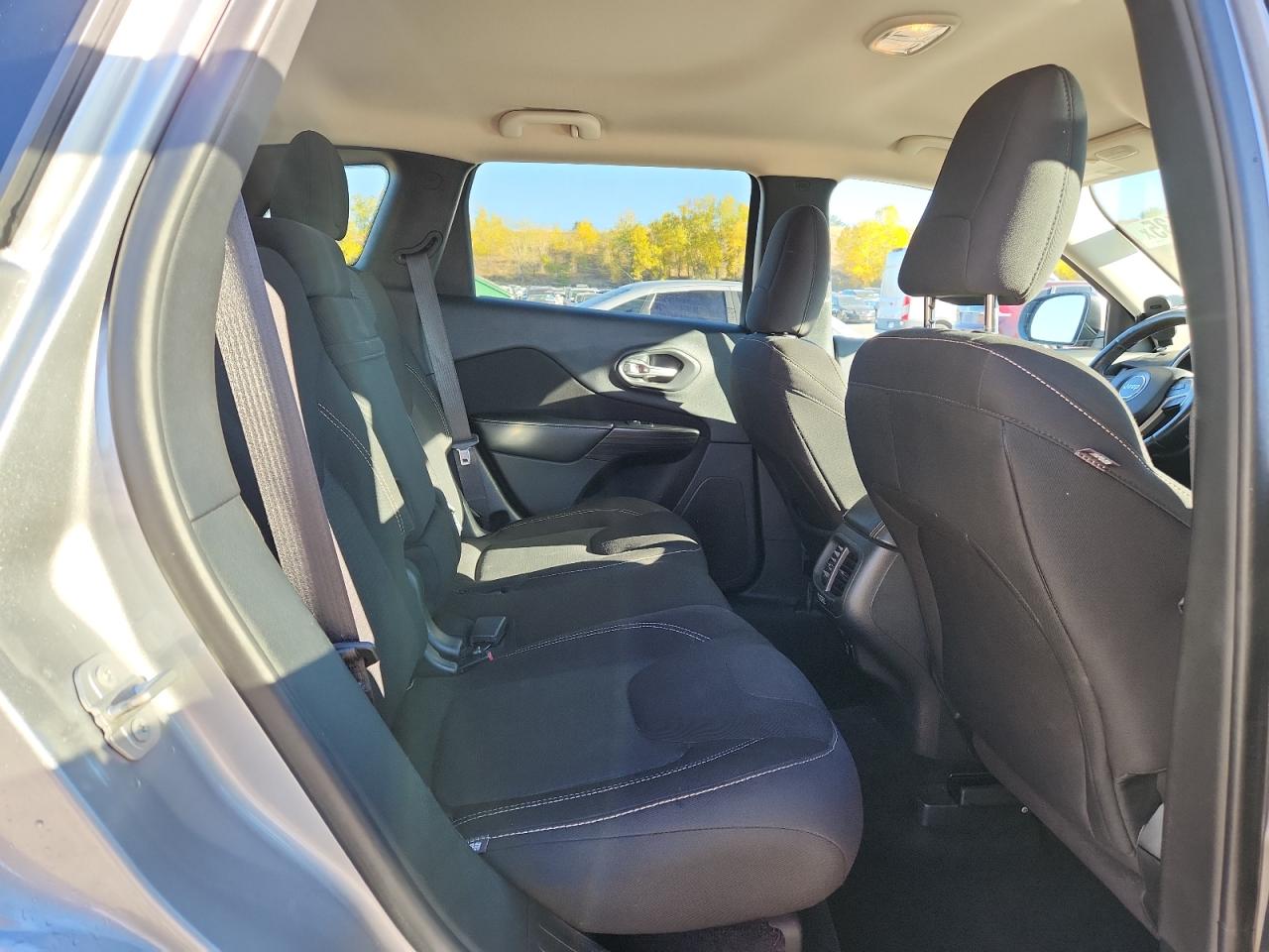 2016 Jeep Cherokee Latitude VIN: 1C4PJLCBXGW297649 Lot: 86712135