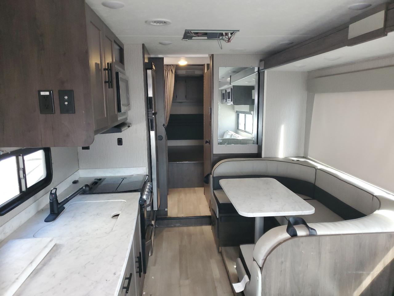 2022 Ford Econoline E450 Super Duty Cutaway Van VIN: 1FDXE4FN1NDC02528 Lot: 85500755