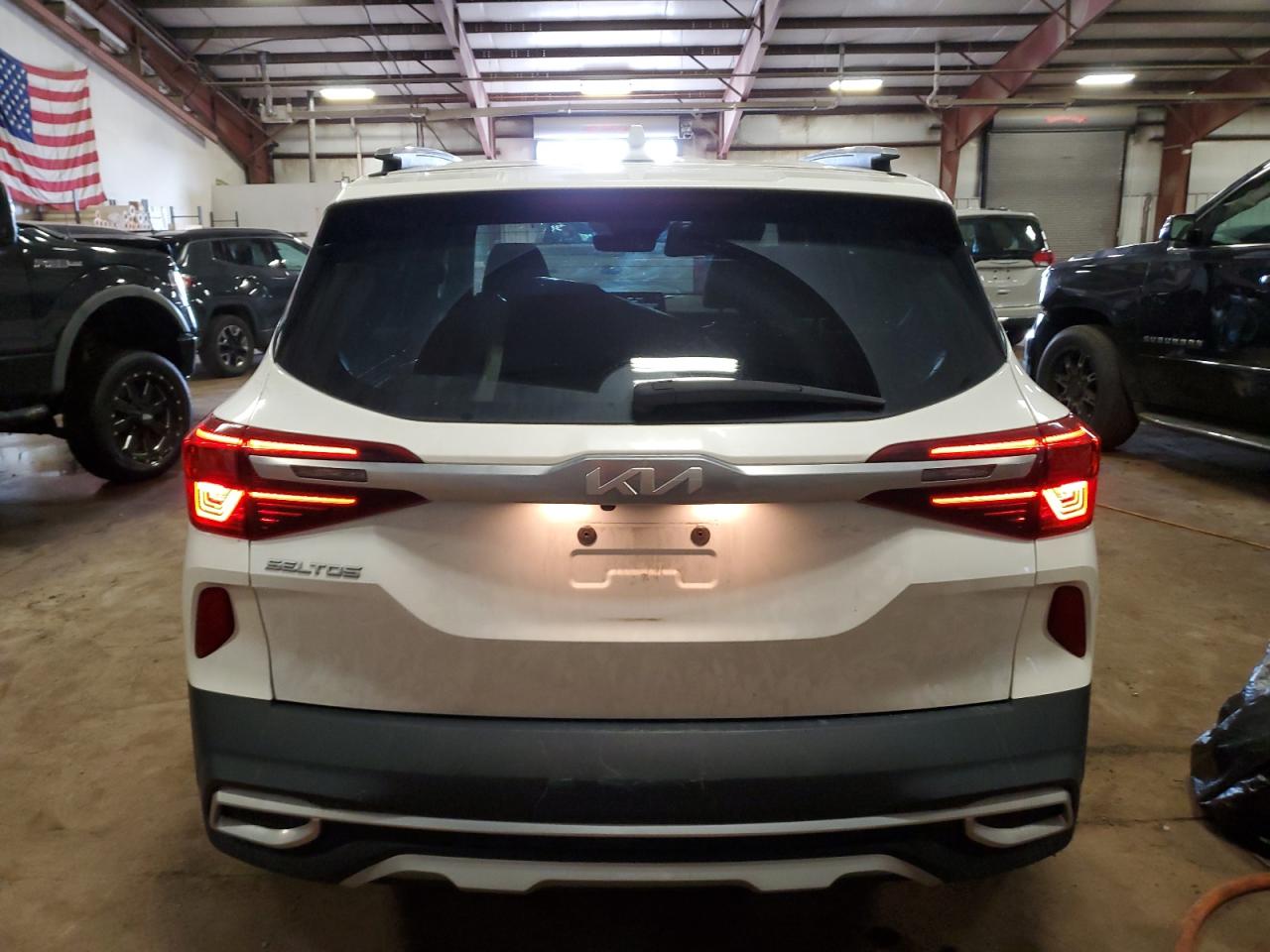 2023 Kia Seltos Sx VIN: KNDETCA28P7454609 Lot: 82659845