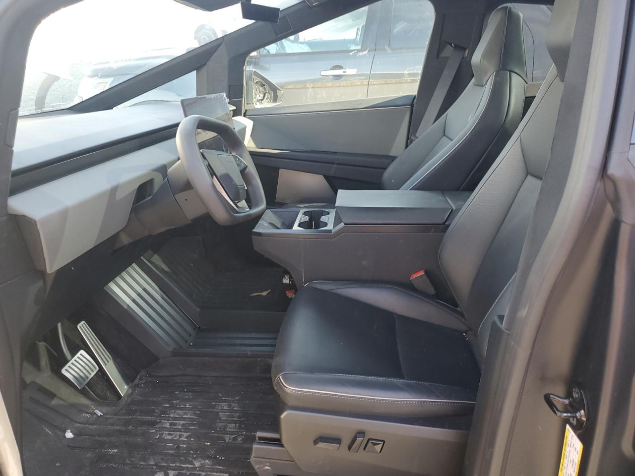 2024 Tesla Cybertruck VIN: 7G2CEHED2RA033731 Lot: 84400495