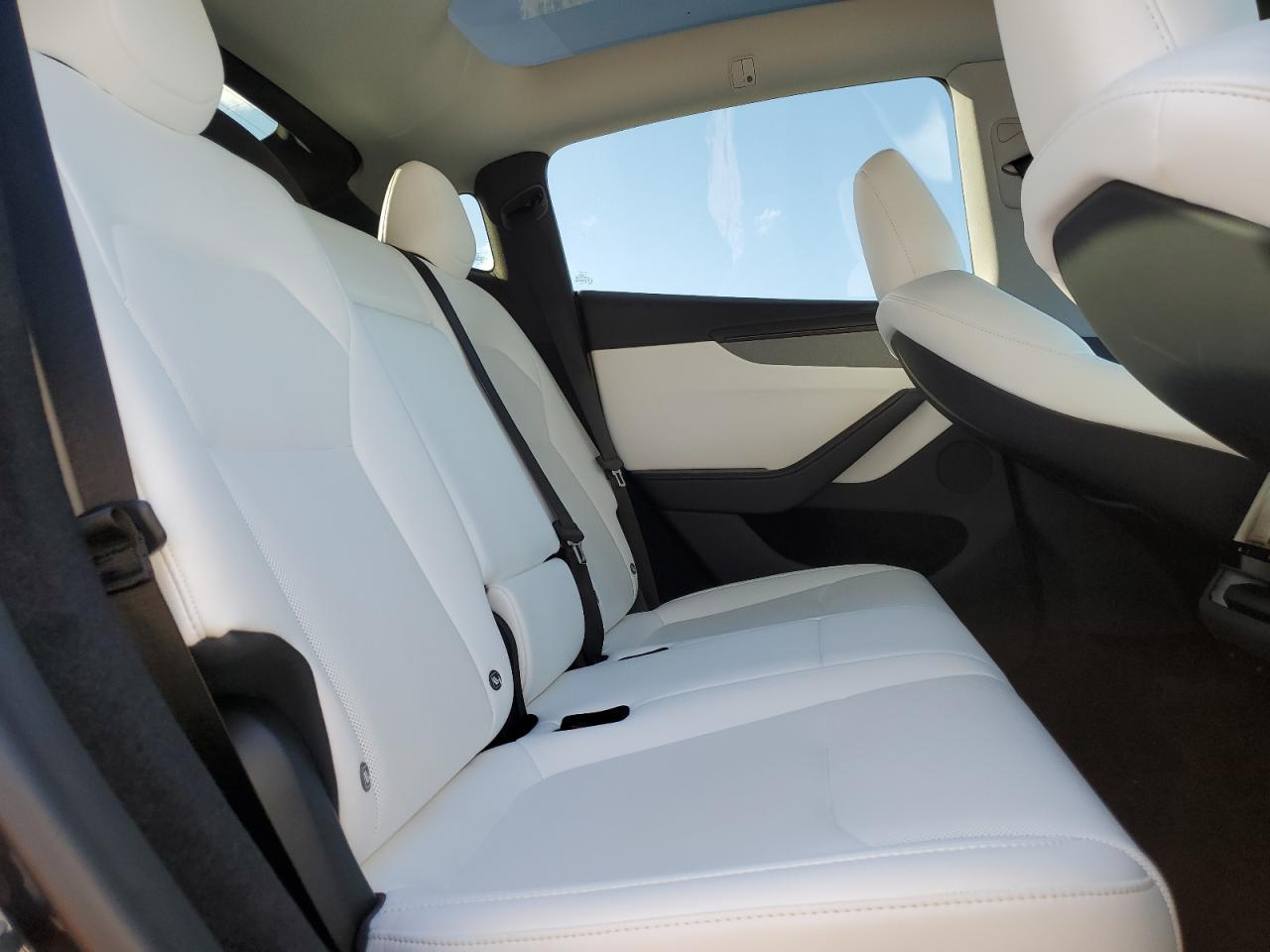 2026 Tesla Model Y VIN: 7SAYGDED7TA433015 Lot: 84392835