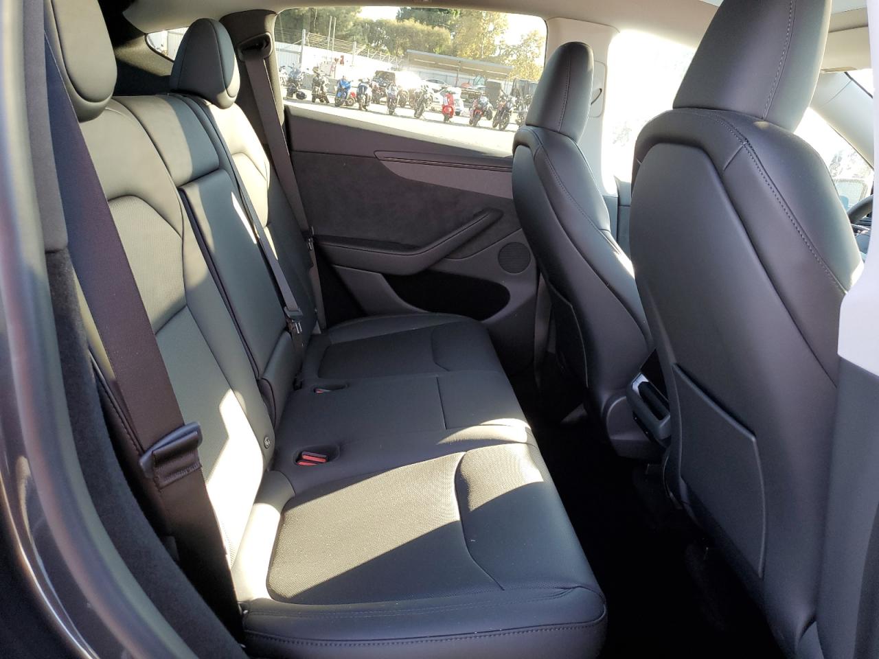 2026 Tesla Model Y VIN: 7SAYGDED5TF443982 Lot: 90476035