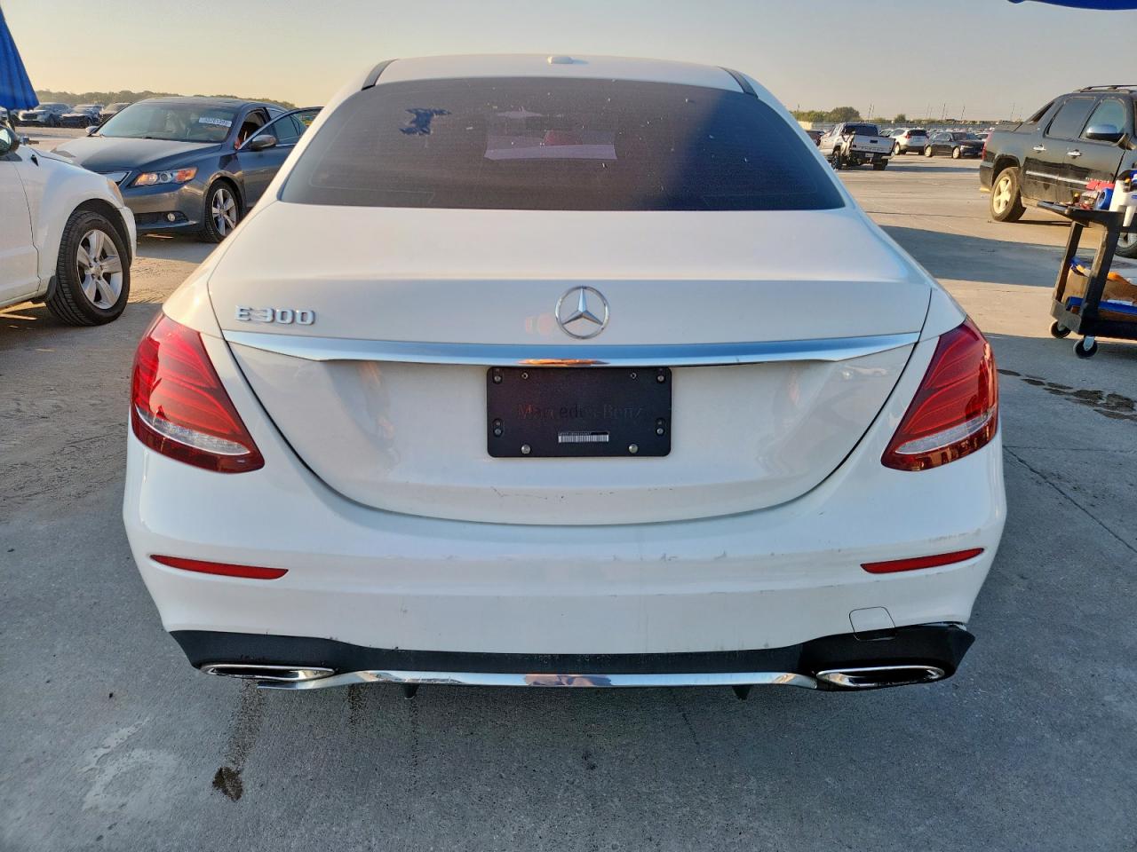 2019 Mercedes-Benz E 300 VIN: WDDZF4JB5KA554697 Lot: 85115355