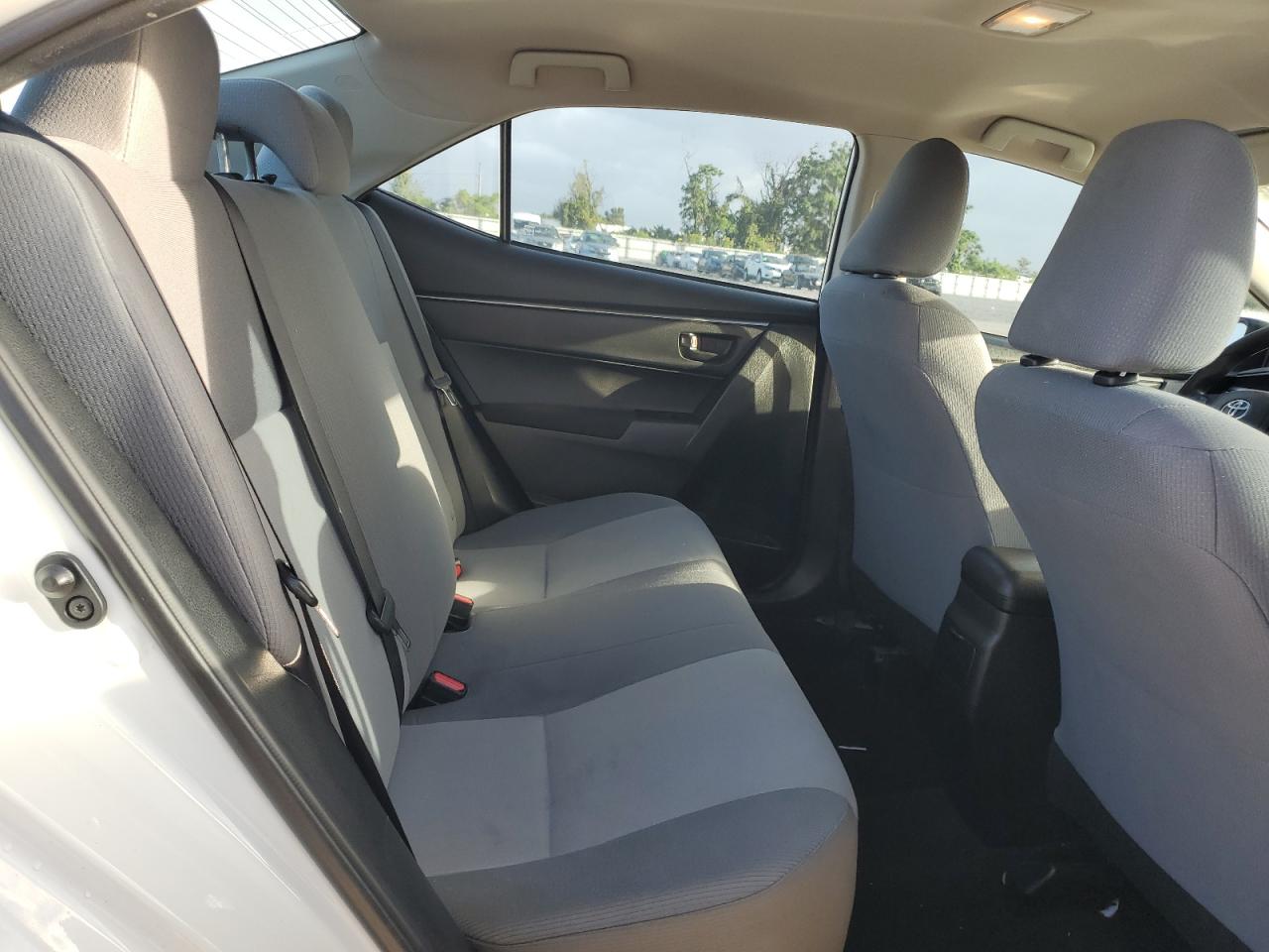 2015 Toyota Corolla L VIN: 5YFBURHEXFP335024 Lot: 85568095