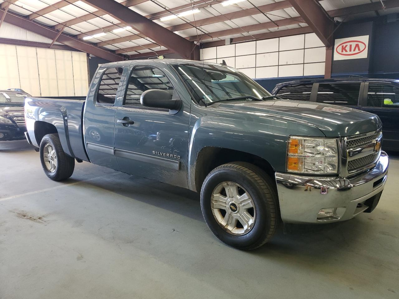 1GCRKSE79DZ386809 CHEVROLET ALL Models 2013 BLUE Photo 4