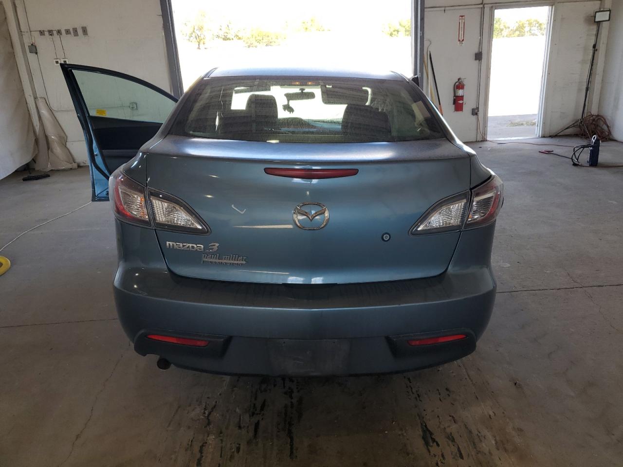 2011 Mazda 3 I VIN: JM1BL1UG4B1438286 Lot: 82468195