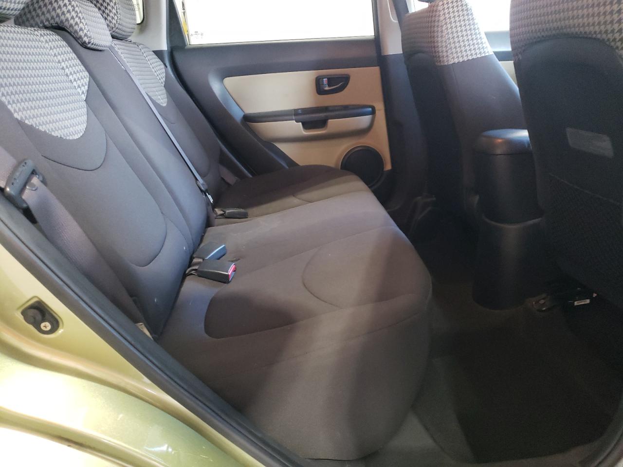 2011 Kia Soul + VIN: KNDJT2A24B7240380 Lot: 84935415