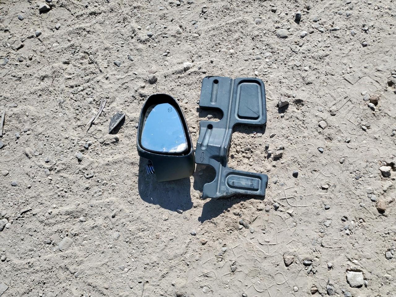 2017 Toyota Corolla L VIN: 5YFBURHE9HP688387 Lot: 82200725