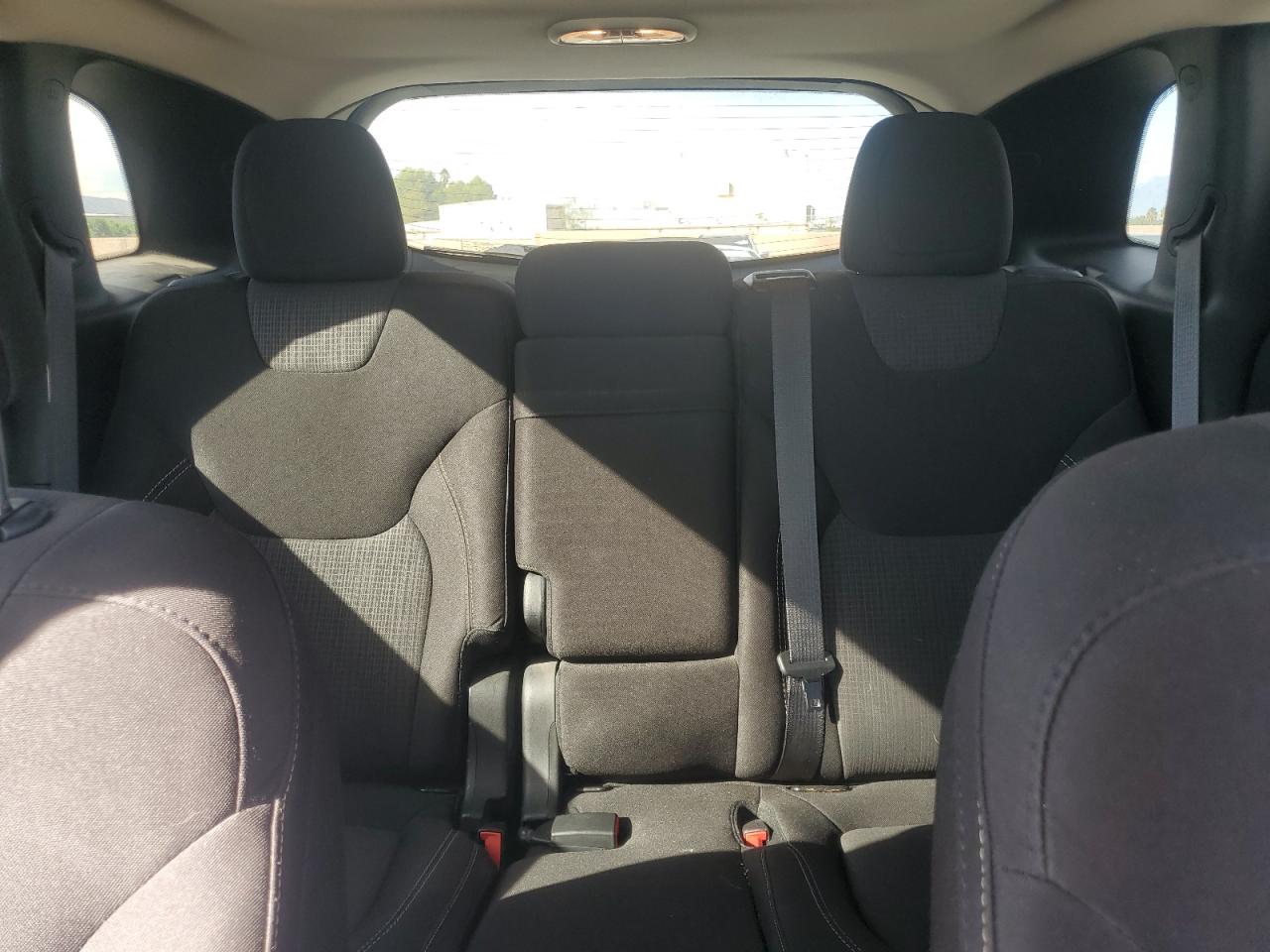 2015 Jeep Cherokee Latitude VIN: 1C4PJLCS8FW730545 Lot: 90337465