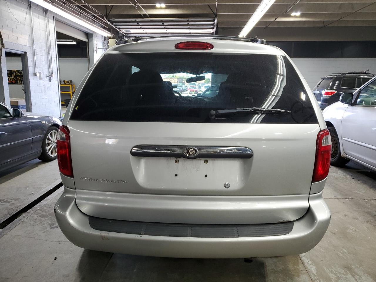 2005 Chrysler Town & Country VIN: 1C4GP45R55B102219 Lot: 84806215