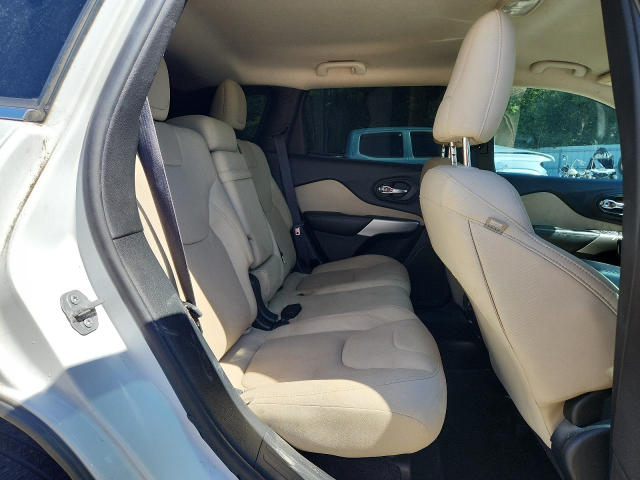 2017 Jeep Cherokee Latitude VIN: 1C4PJLCB0HW613982 Lot: 81673765