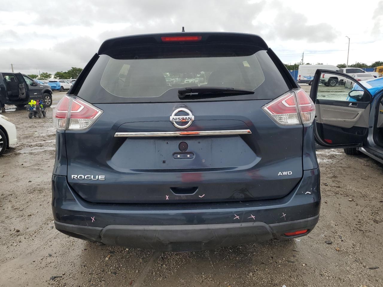 2015 Nissan Rogue S VIN: KNMAT2MV9FP562895 Lot: 85294615