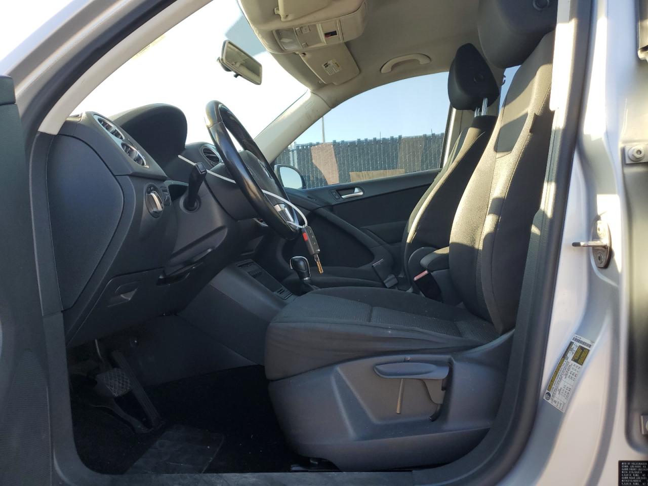 2015 Volkswagen Tiguan S VIN: WVGAV7AX2FW612180 Lot: 86243125