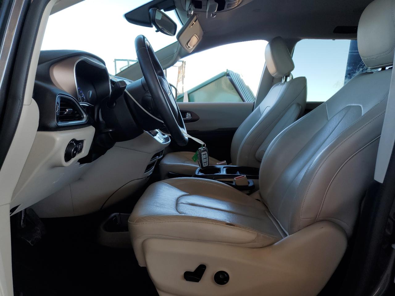 2017 Chrysler Pacifica Touring L VIN: 2C4RC1BG6HR633831 Lot: 87406645