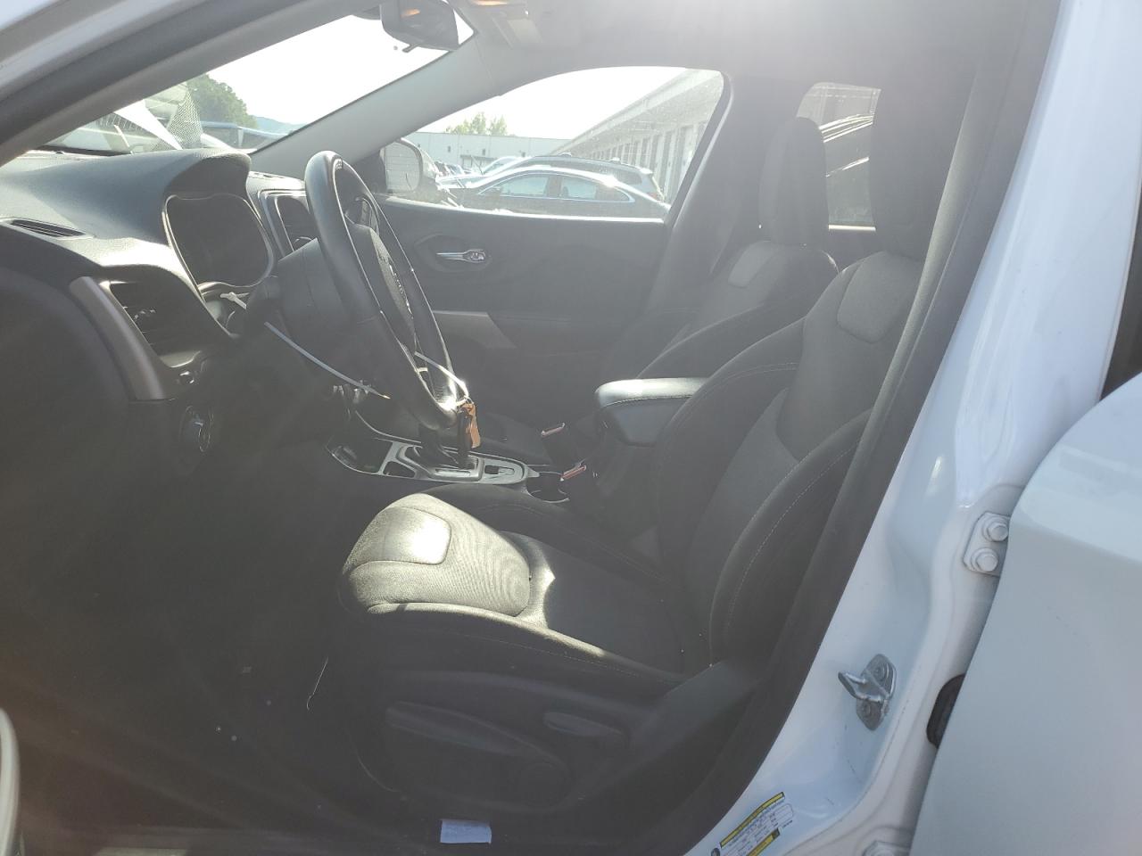 2018 Jeep Cherokee Latitude VIN: 1C4PJLCB7JD576785 Lot: 84302335