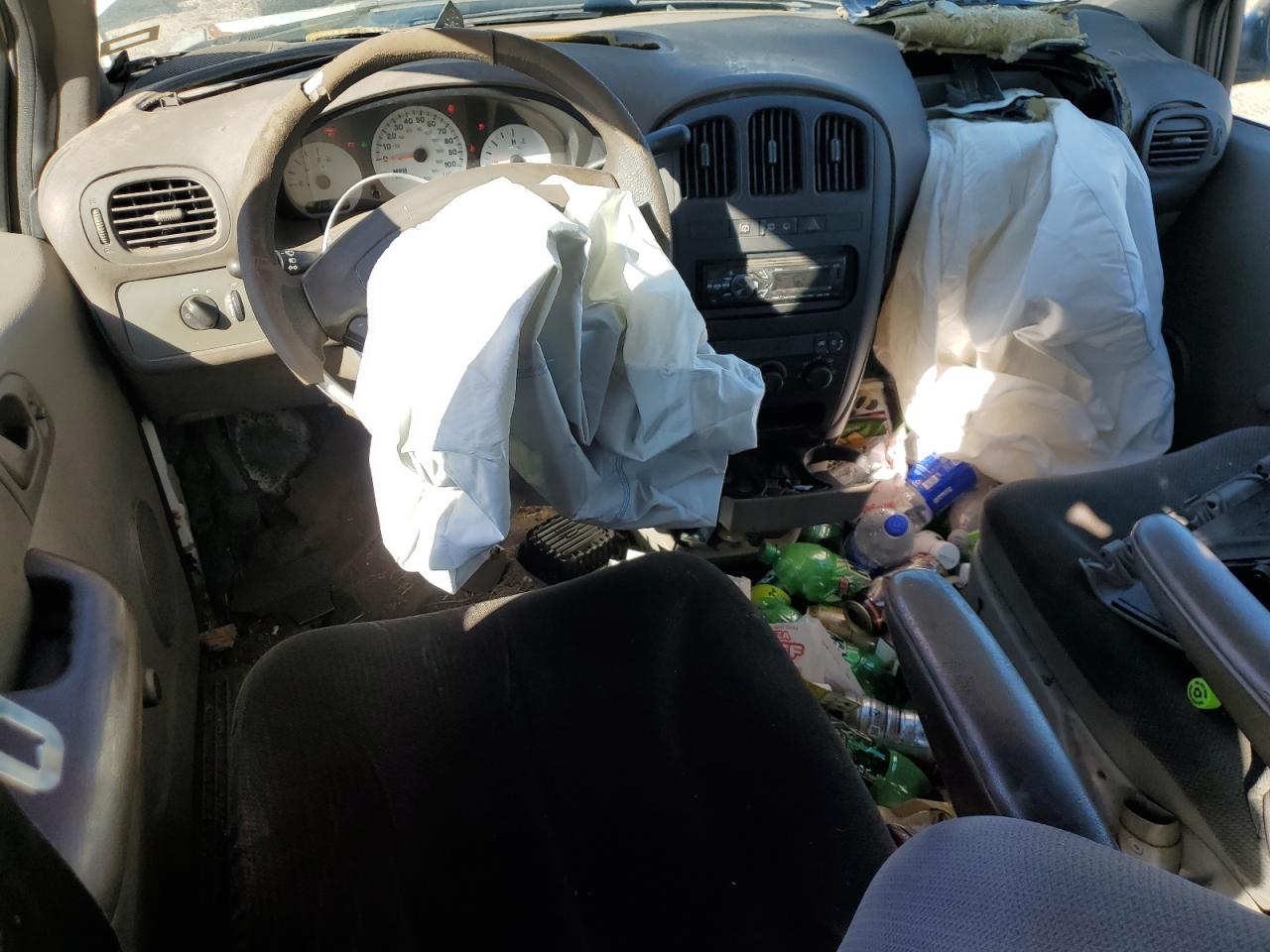 2003 Dodge Caravan Se VIN: 1D4GP25323B208790 Lot: 82234545