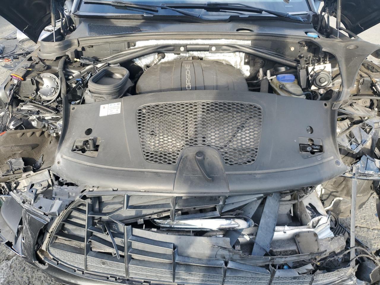 2017 Porsche Macan VIN: WP1AA2A59HLB07757 Lot: 82656875