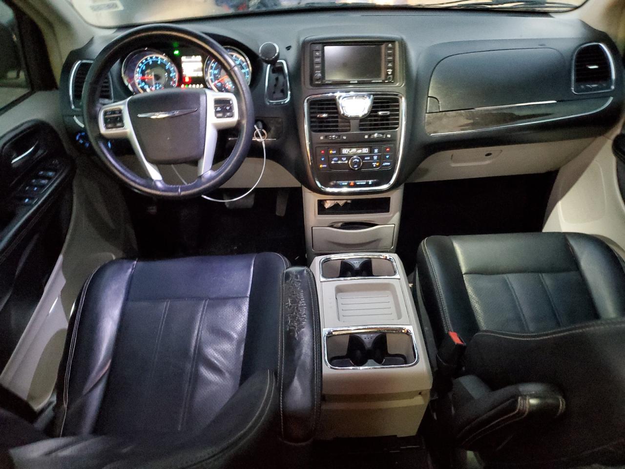 2015 Chrysler Town & Country Touring L VIN: 2C4RC1CG8FR582246 Lot: 84428605