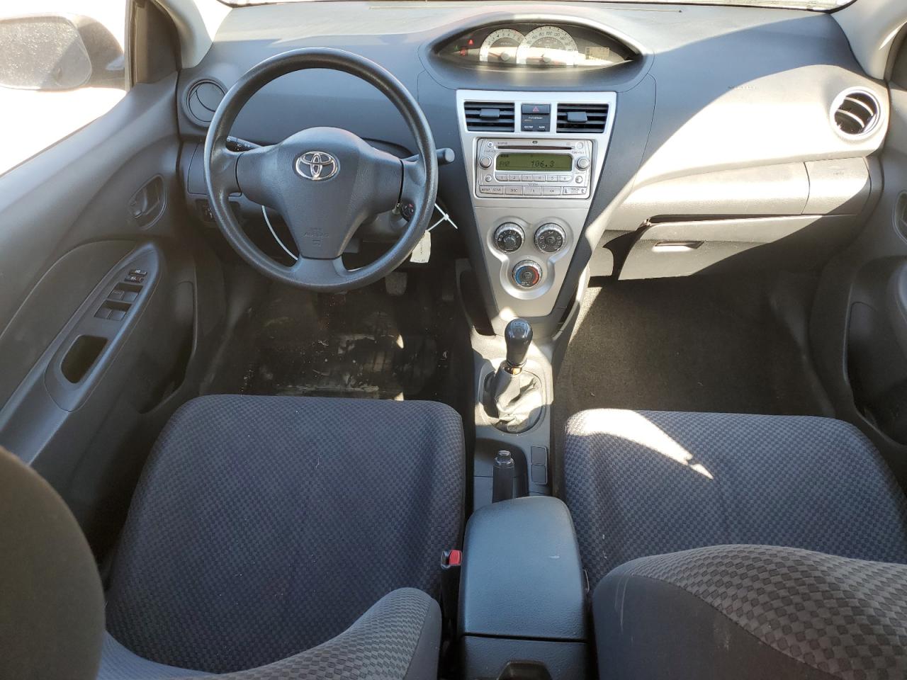 2007 Toyota Yaris VIN: JTDBT923271137490 Lot: 86143205