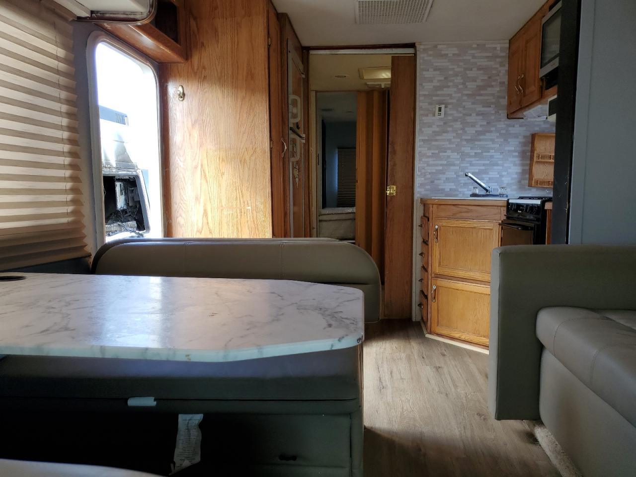 1999 Ford Econoline E450 Super Duty Cutaway Van Rv VIN: 1FDXE40S4XHA67894 Lot: 85913925