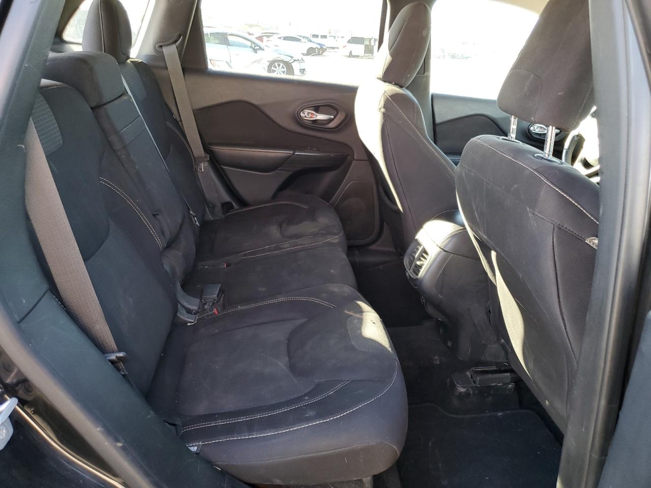 2015 Jeep Cherokee Latitude VIN: 1C4PJLCB9FW683946 Lot: 90646495