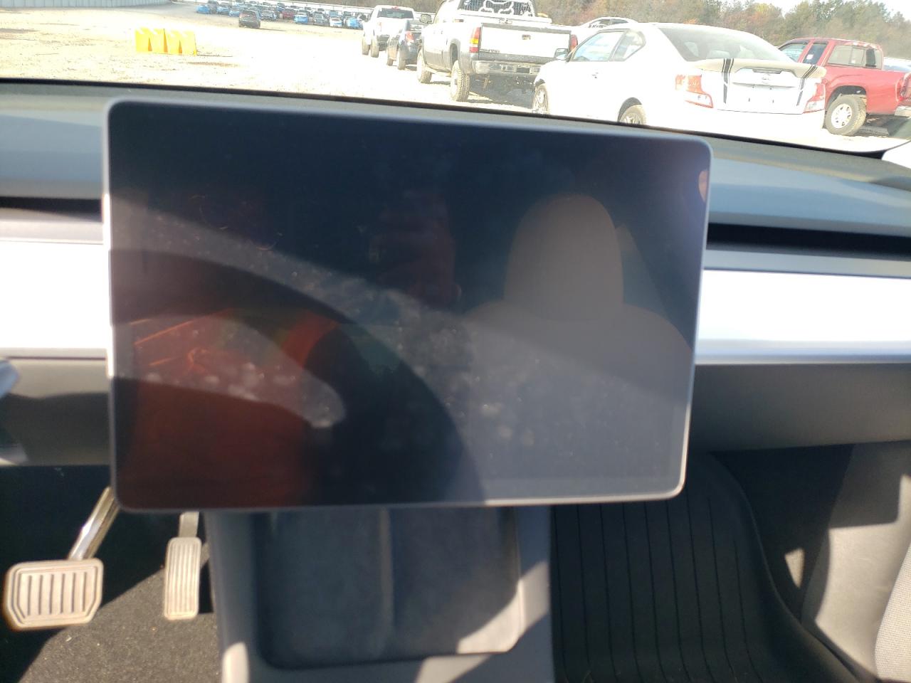 2024 Tesla Model Y VIN: 7SAYGAEE2RF177790 Lot: 89865165