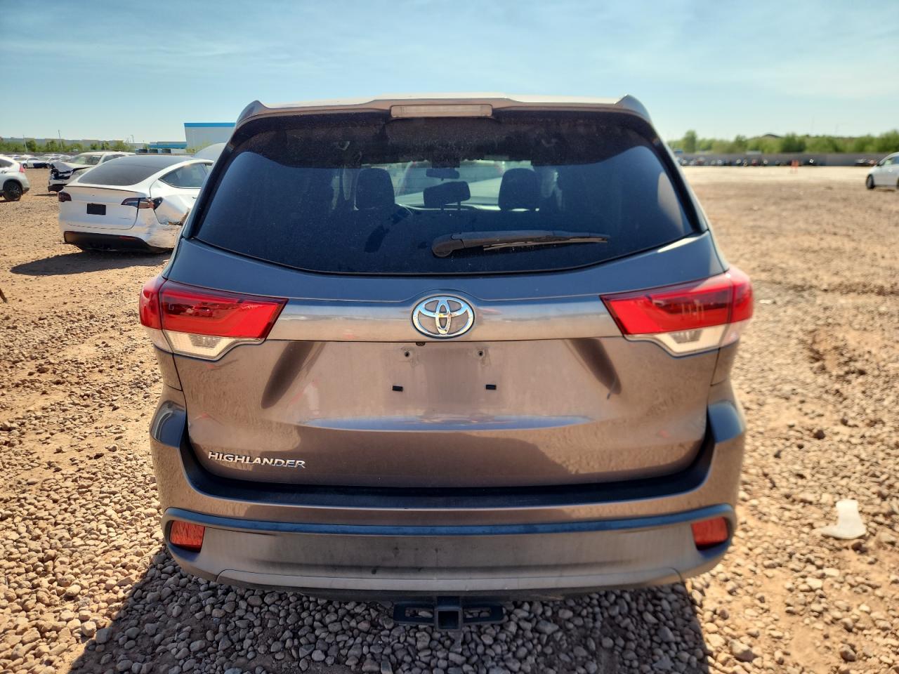 2019 Toyota Highlander Le VIN: 5TDZZRFHXKS313474 Lot: 90893305