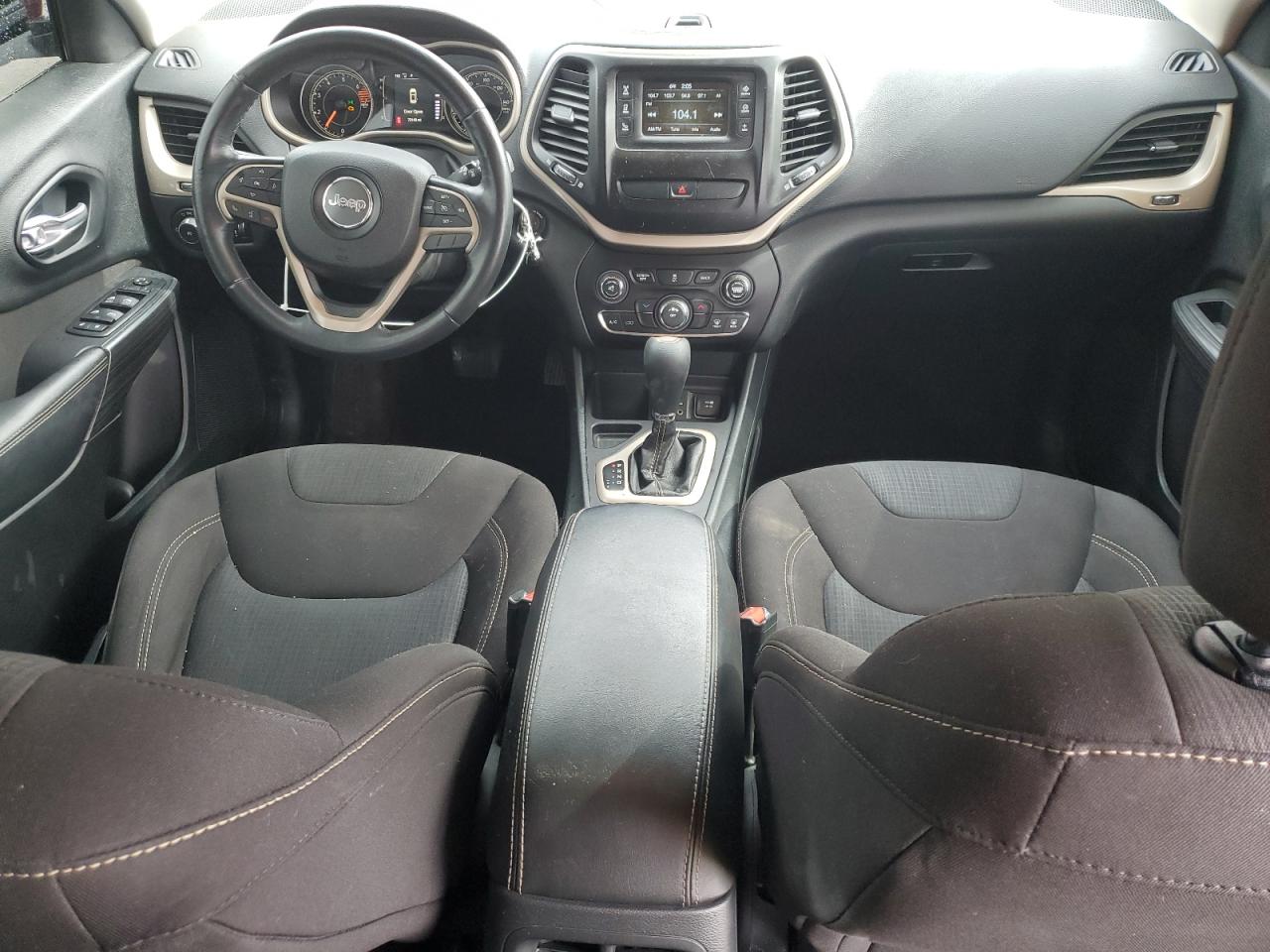 2016 Jeep Cherokee Latitude VIN: 1C4PJLCBXGW238584 Lot: 82494485