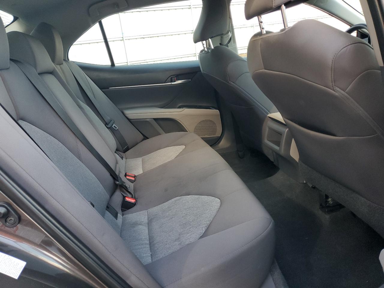 2018 Toyota Camry L VIN: 4T1B11HK1JU021141 Lot: 85286005