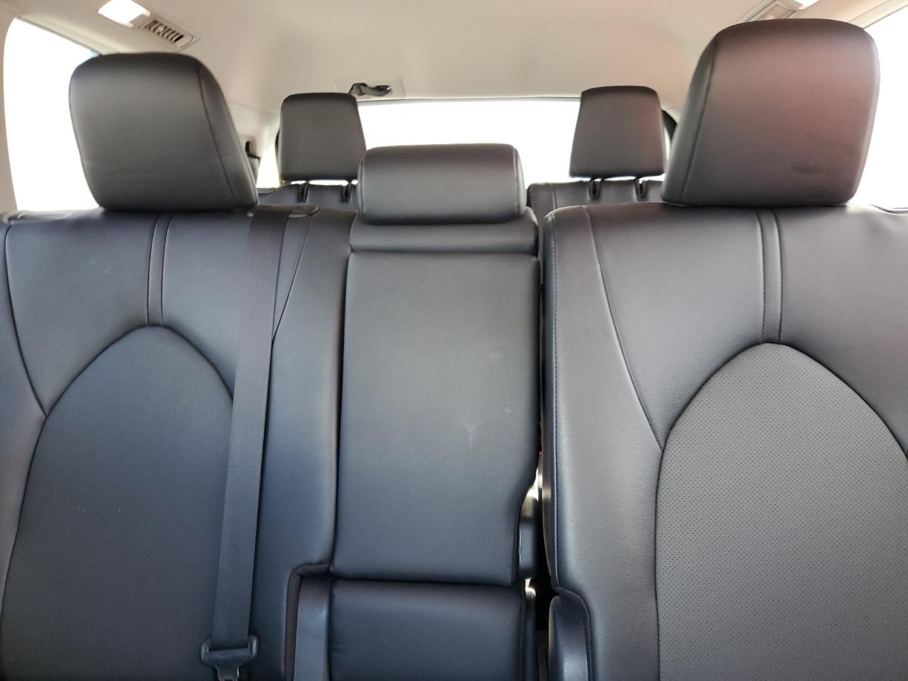 2024 Toyota Grand Highlander Xle VIN: 5TDAAAA59RS000882 Lot: 85260925